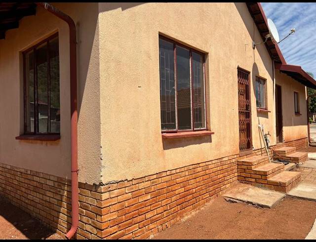 3 BEDROOM HOUSE FOR SALE IN GEELHOUTPARK